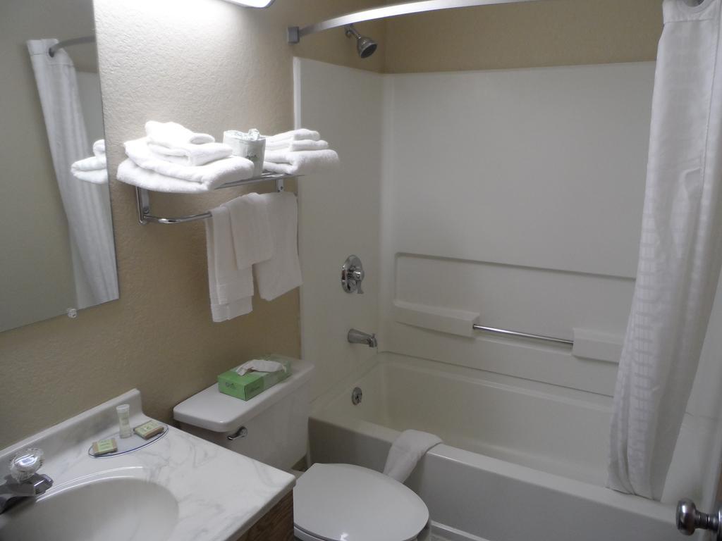 Super 8 By Wyndham Dunbar/Charleston Area Quarto foto